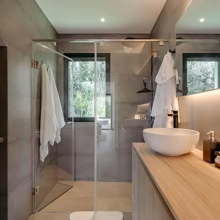 Ferienhaus Ocean & Pool Retreat By Hostwise