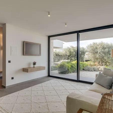 Ocean & Pool Retreat By Hostwise Amoreira (Leiria)