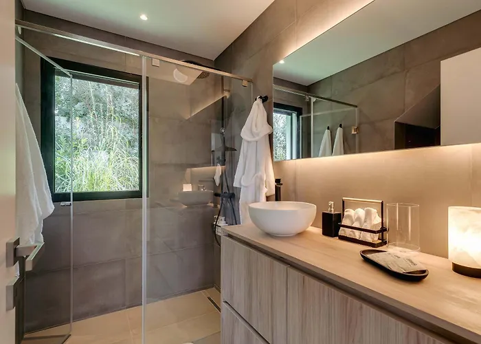 Holiday home Ocean & Pool Retreat By Hostwise *